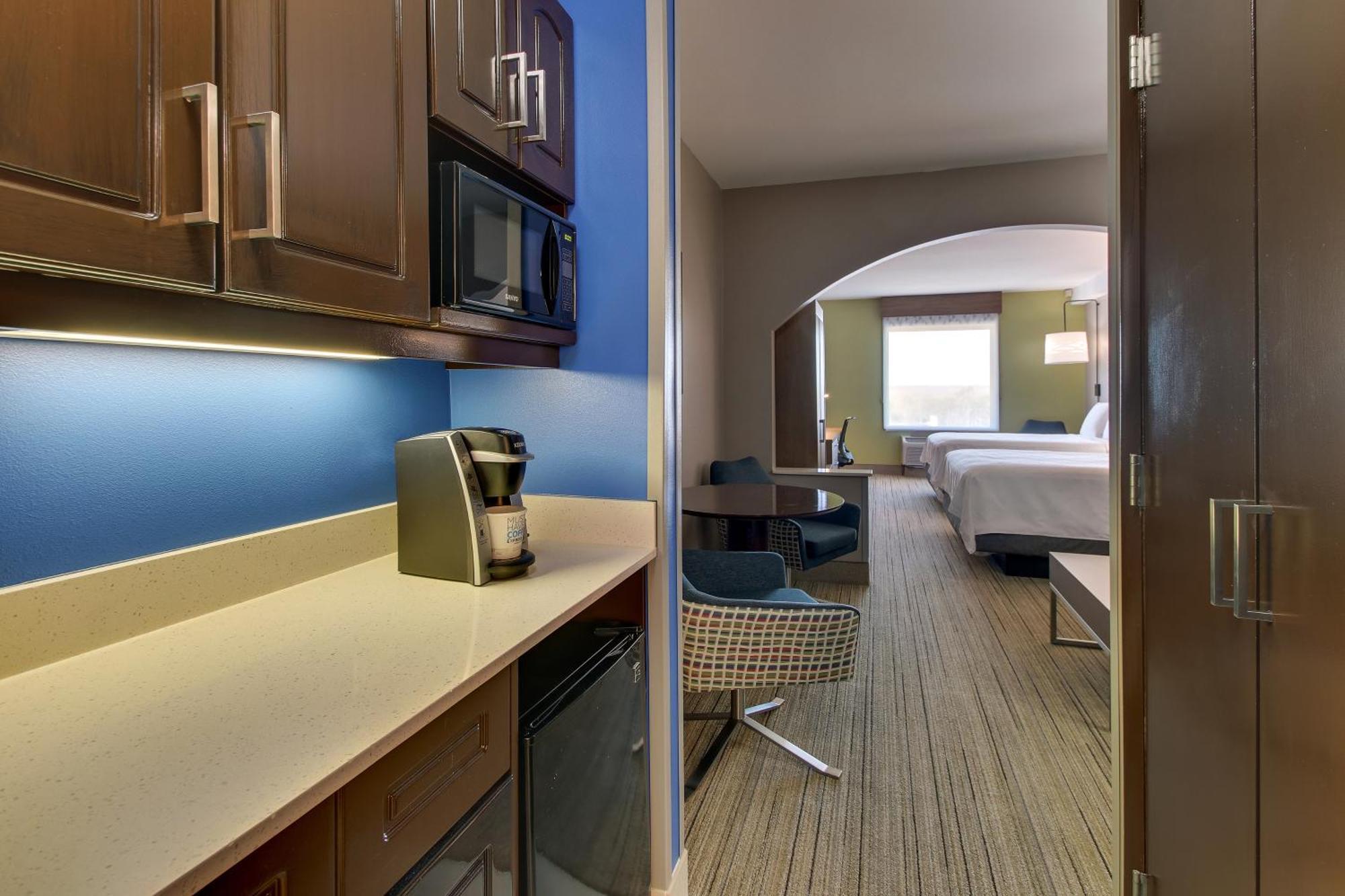 Holiday Inn Express Hotel & Suites Columbus-Fort Benning By Ihg מראה חיצוני תמונה
